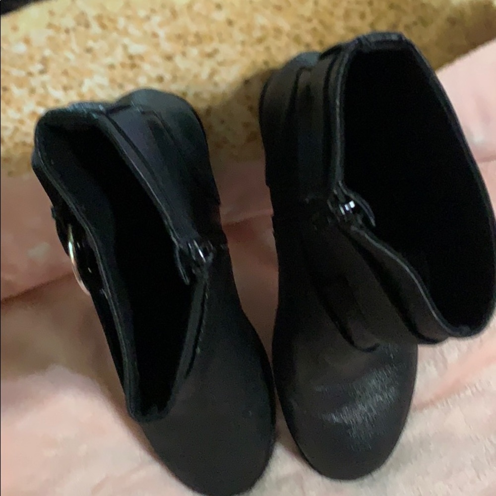 Boots - Picture 5 of 7